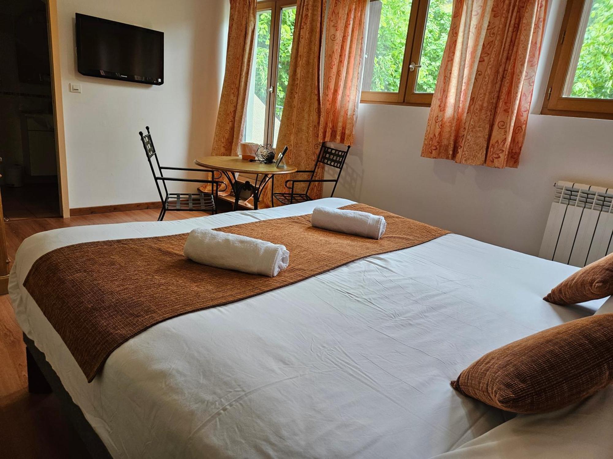 Hotel Le Mont Barral Creyers ภายนอก รูปภาพ