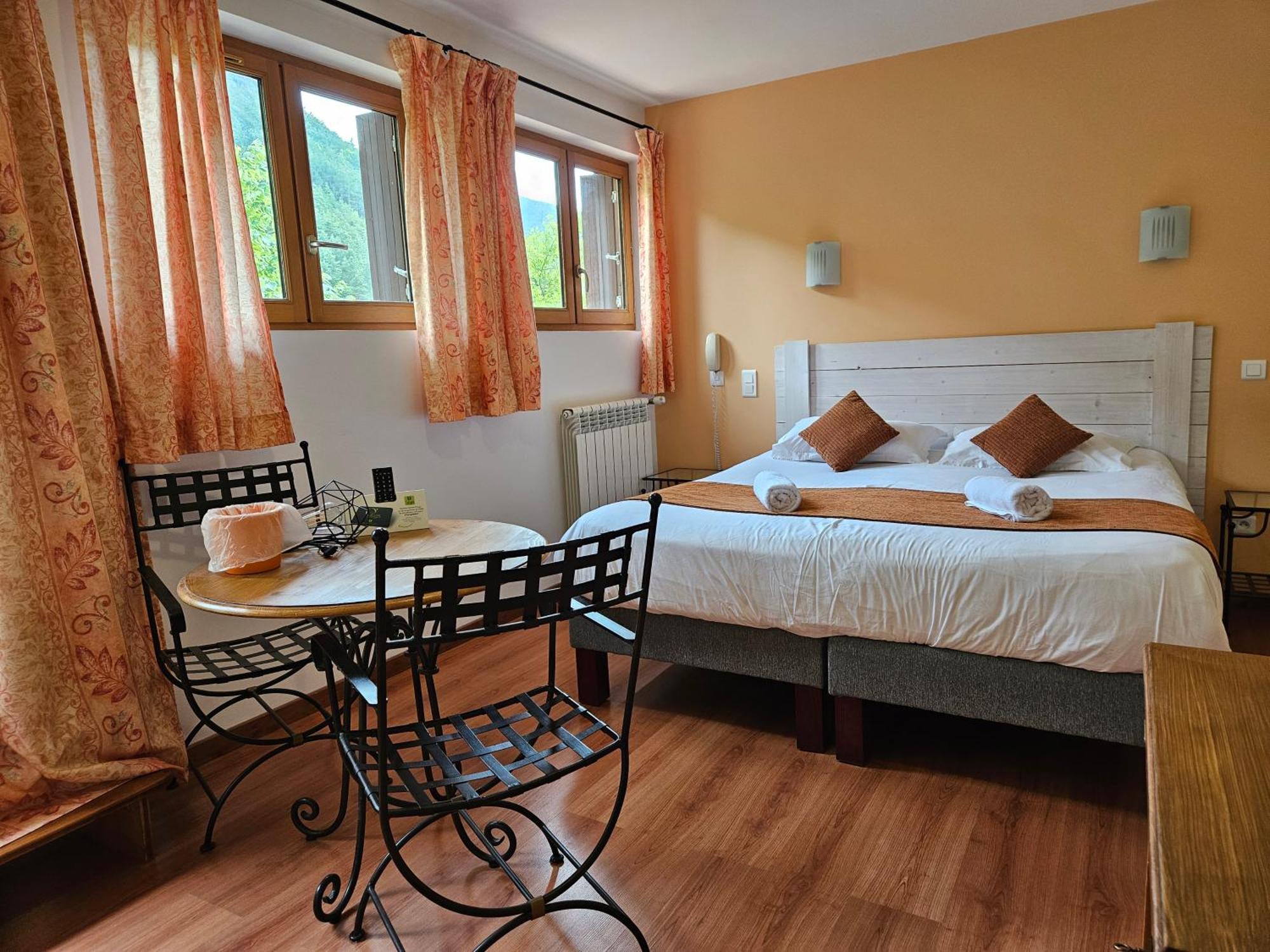 Hotel Le Mont Barral Creyers ภายนอก รูปภาพ