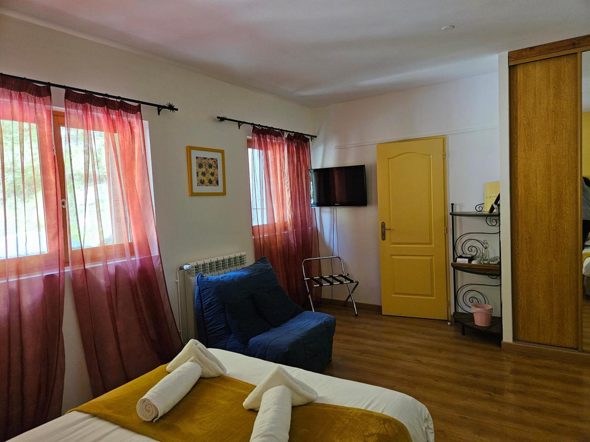 Hotel Le Mont Barral Creyers ภายนอก รูปภาพ