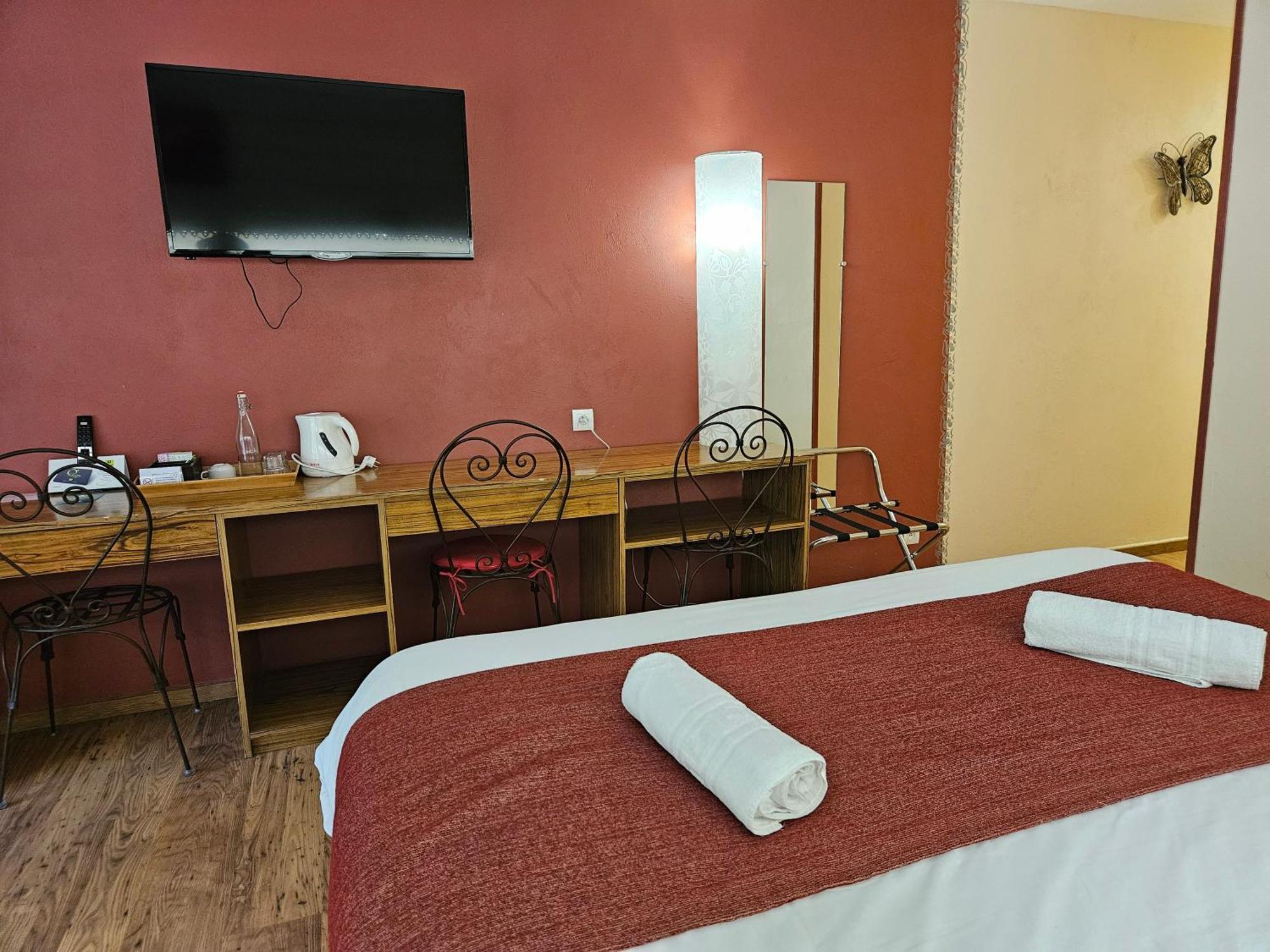 Hotel Le Mont Barral Creyers ภายนอก รูปภาพ