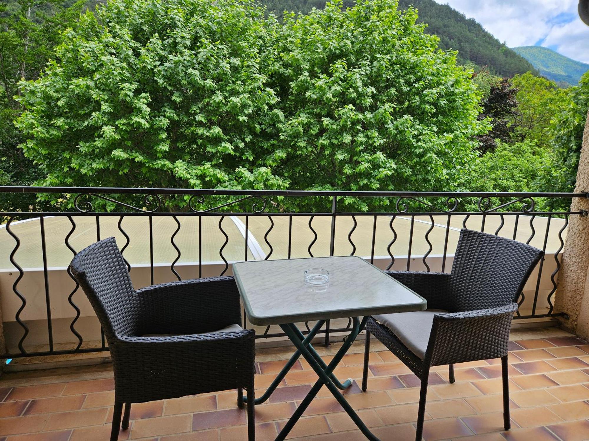 Hotel Le Mont Barral Creyers ภายนอก รูปภาพ