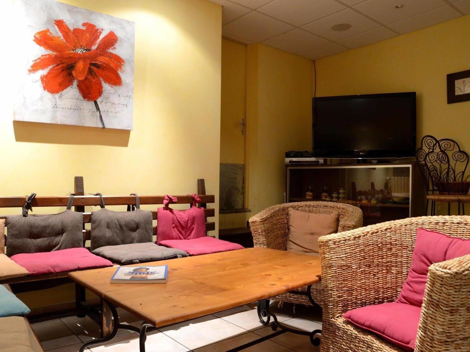 Hotel Le Mont Barral Creyers ภายนอก รูปภาพ